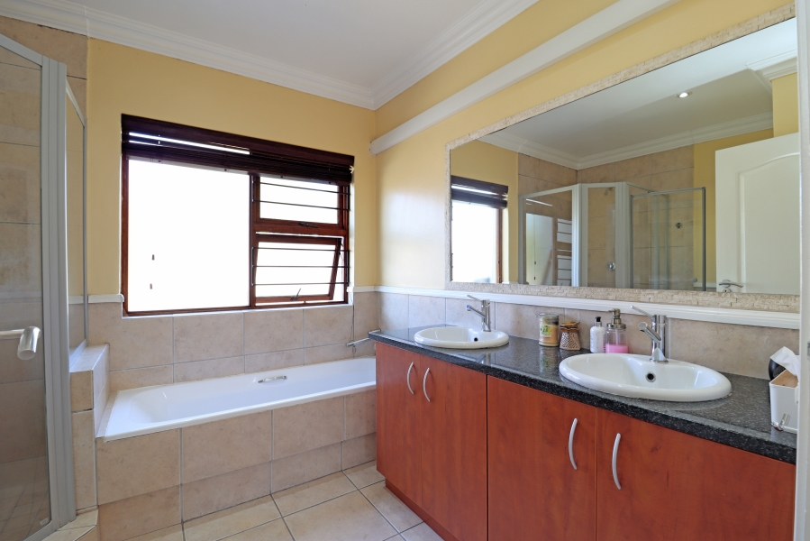 To Let 3 Bedroom Property for Rent in Oaklands Gauteng