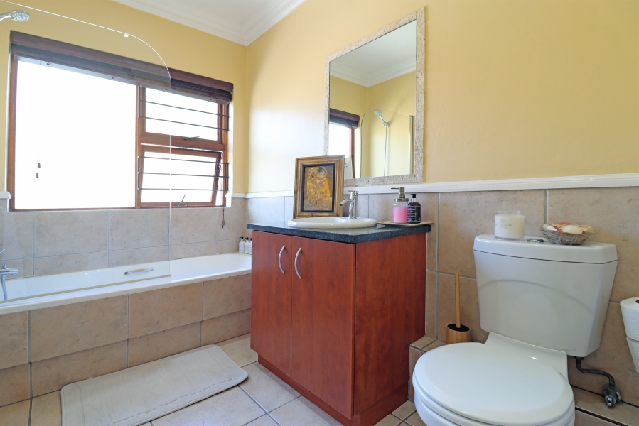 To Let 3 Bedroom Property for Rent in Oaklands Gauteng