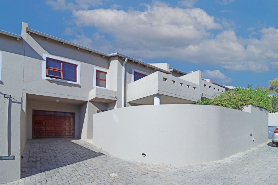 To Let 3 Bedroom Property for Rent in Oaklands Gauteng
