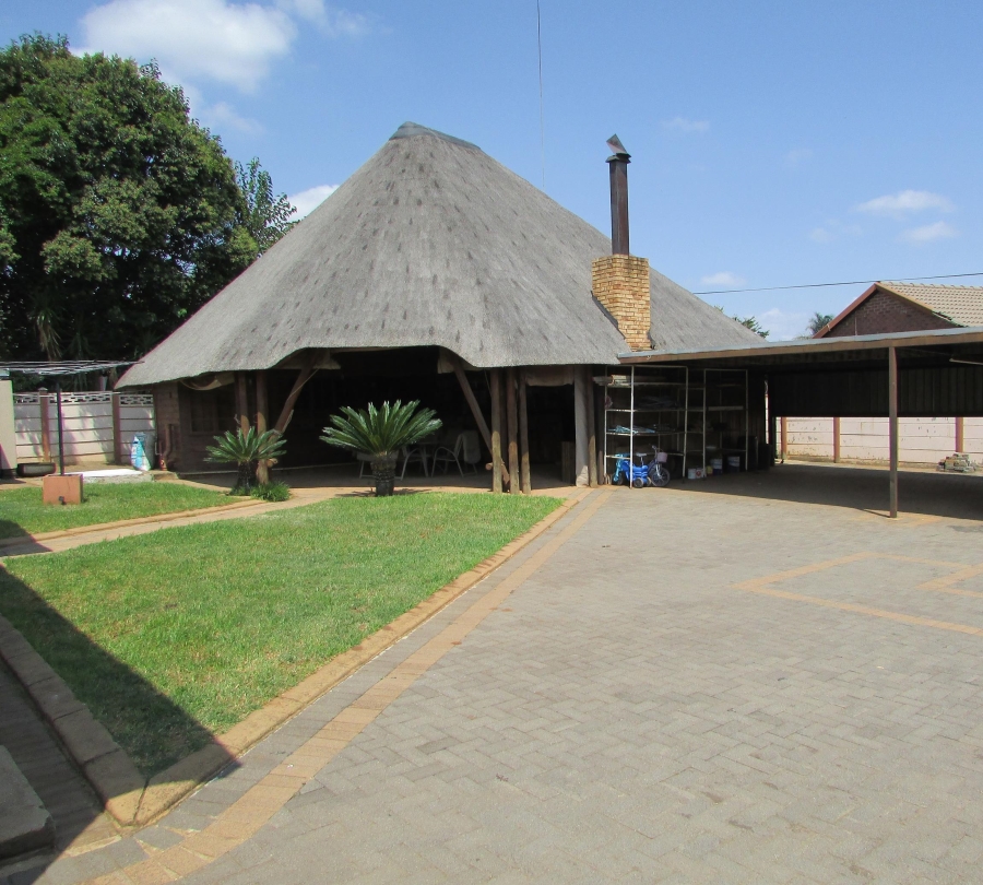 4 Bedroom Property for Sale in Greenhills Gauteng