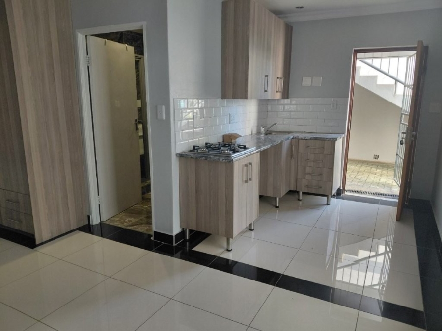 To Let 1 Bedroom Property for Rent in Bedfordview Gauteng