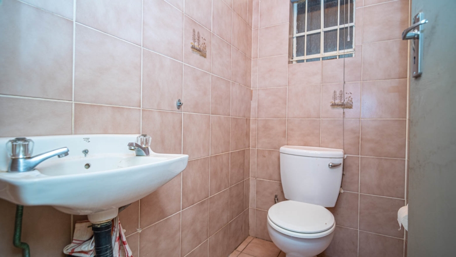 To Let 2 Bedroom Property for Rent in Lindley Gauteng