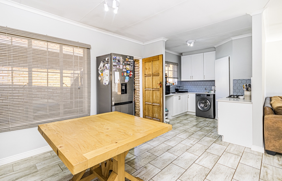 2 Bedroom Property for Sale in Hennops Park Industrial Gauteng