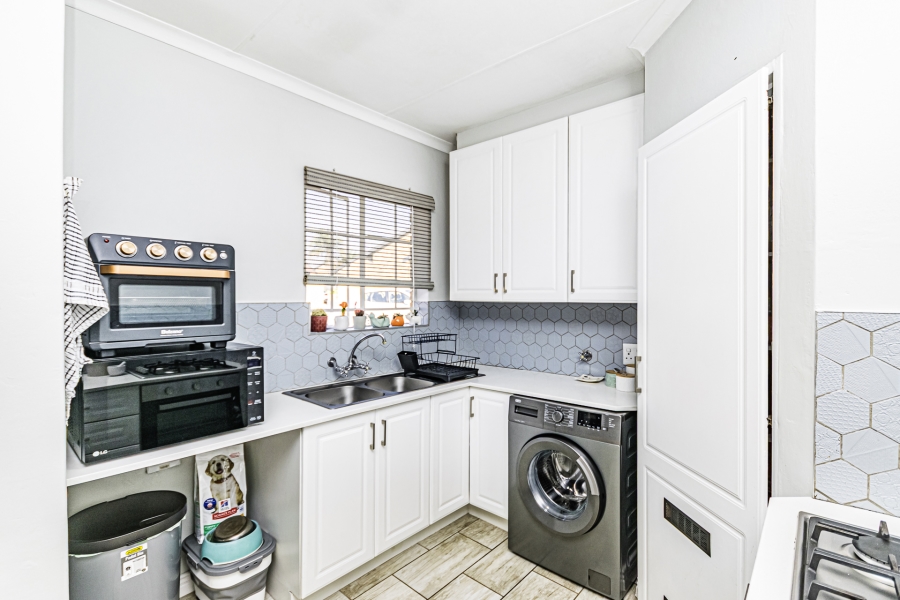 2 Bedroom Property for Sale in Hennops Park Industrial Gauteng