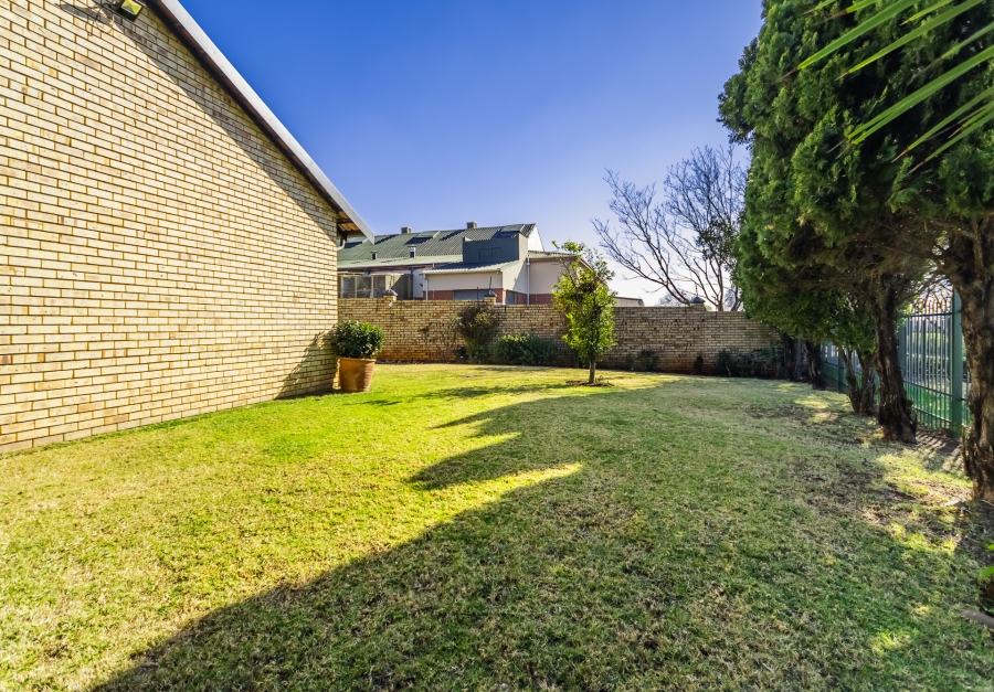 2 Bedroom Property for Sale in Hennops Park Industrial Gauteng