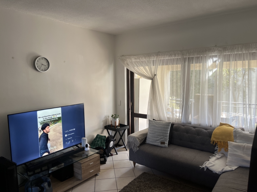 To Let 1 Bedroom Property for Rent in Douglasdale Gauteng