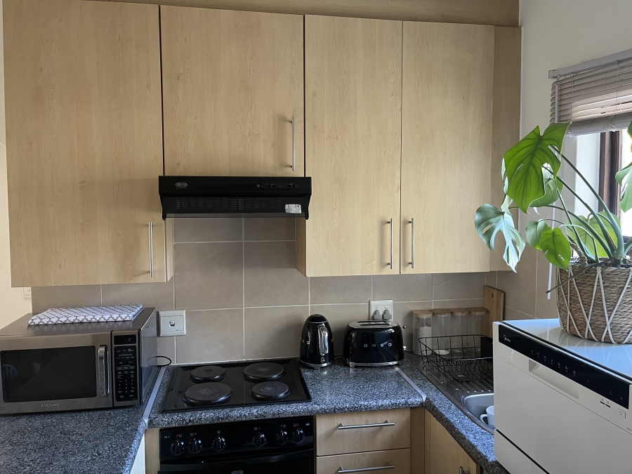 To Let 1 Bedroom Property for Rent in Douglasdale Gauteng