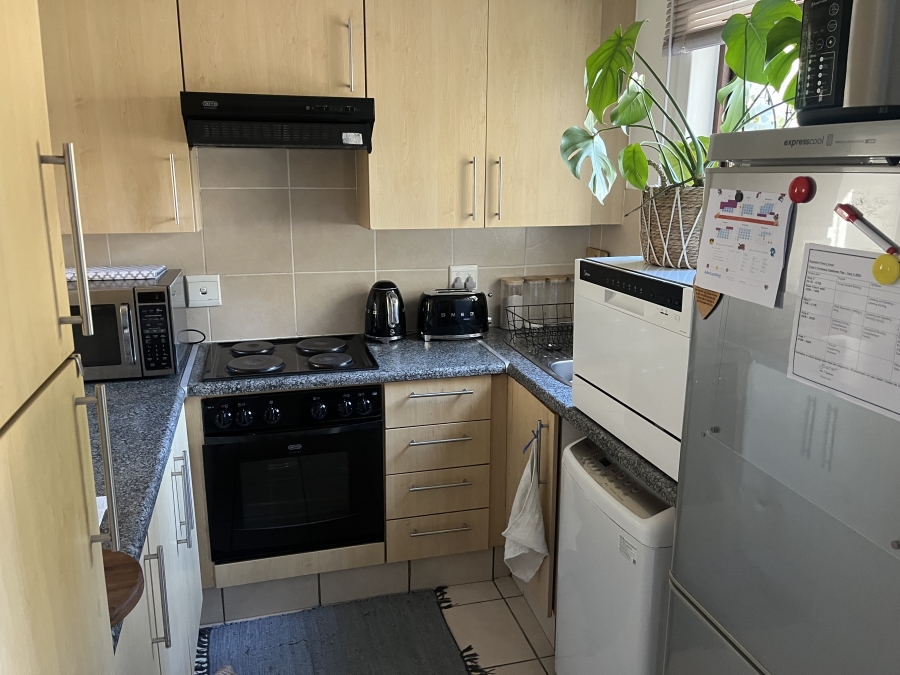 To Let 1 Bedroom Property for Rent in Douglasdale Gauteng