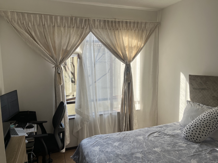 To Let 1 Bedroom Property for Rent in Douglasdale Gauteng