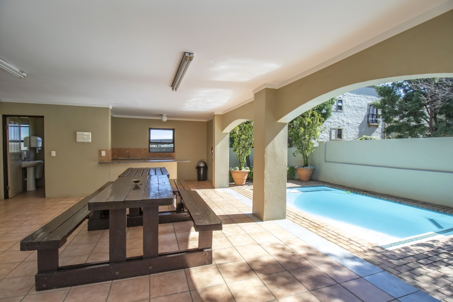 To Let 1 Bedroom Property for Rent in Douglasdale Gauteng