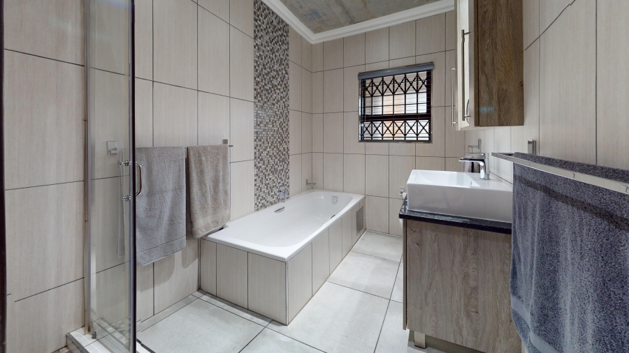 4 Bedroom Property for Sale in Comet Gauteng