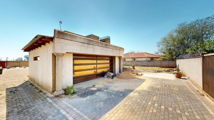 7 Bedroom Property for Sale in Klippoortje Gauteng