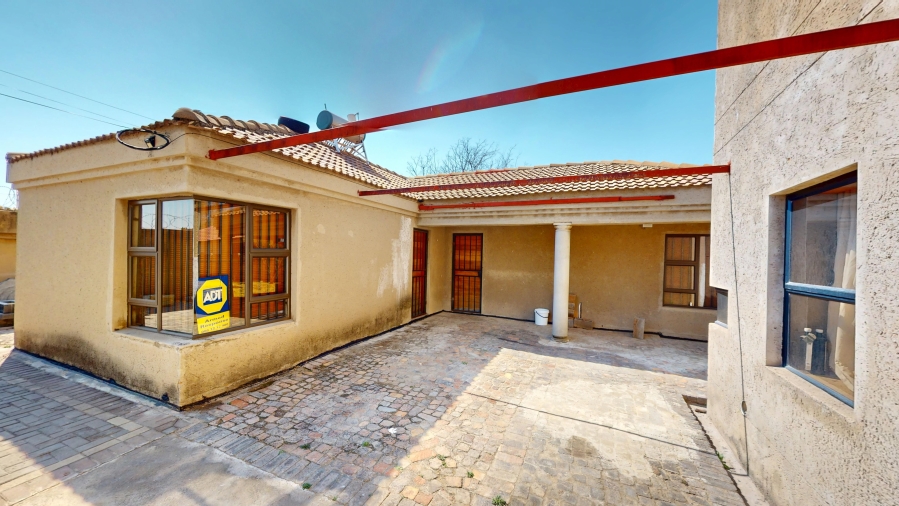 7 Bedroom Property for Sale in Klippoortje Gauteng