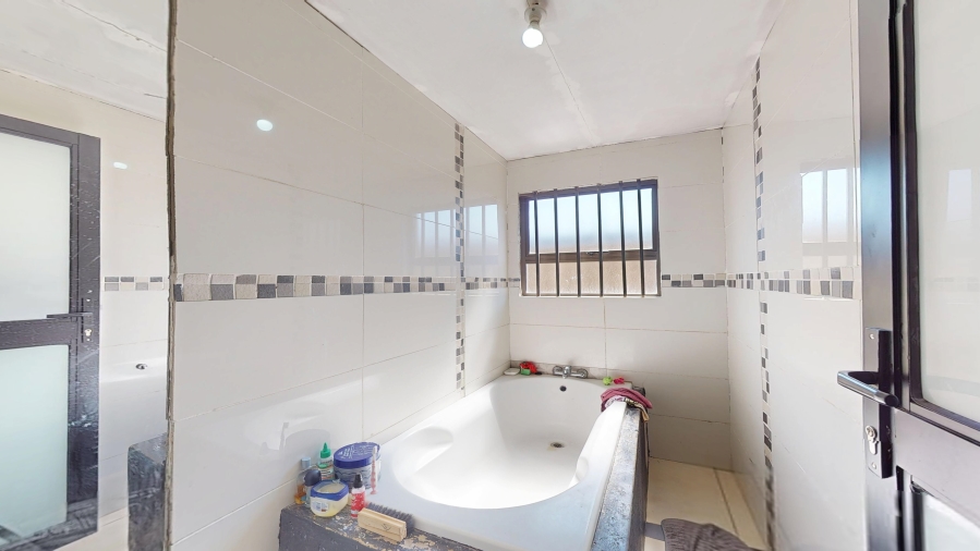 7 Bedroom Property for Sale in Klippoortje Gauteng