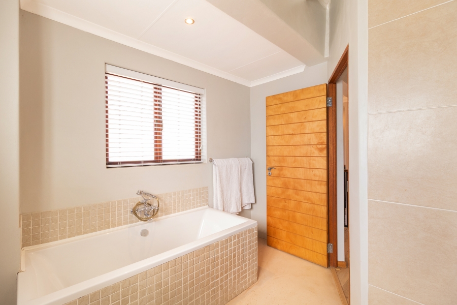 4 Bedroom Property for Sale in Rietvalleirand Gauteng