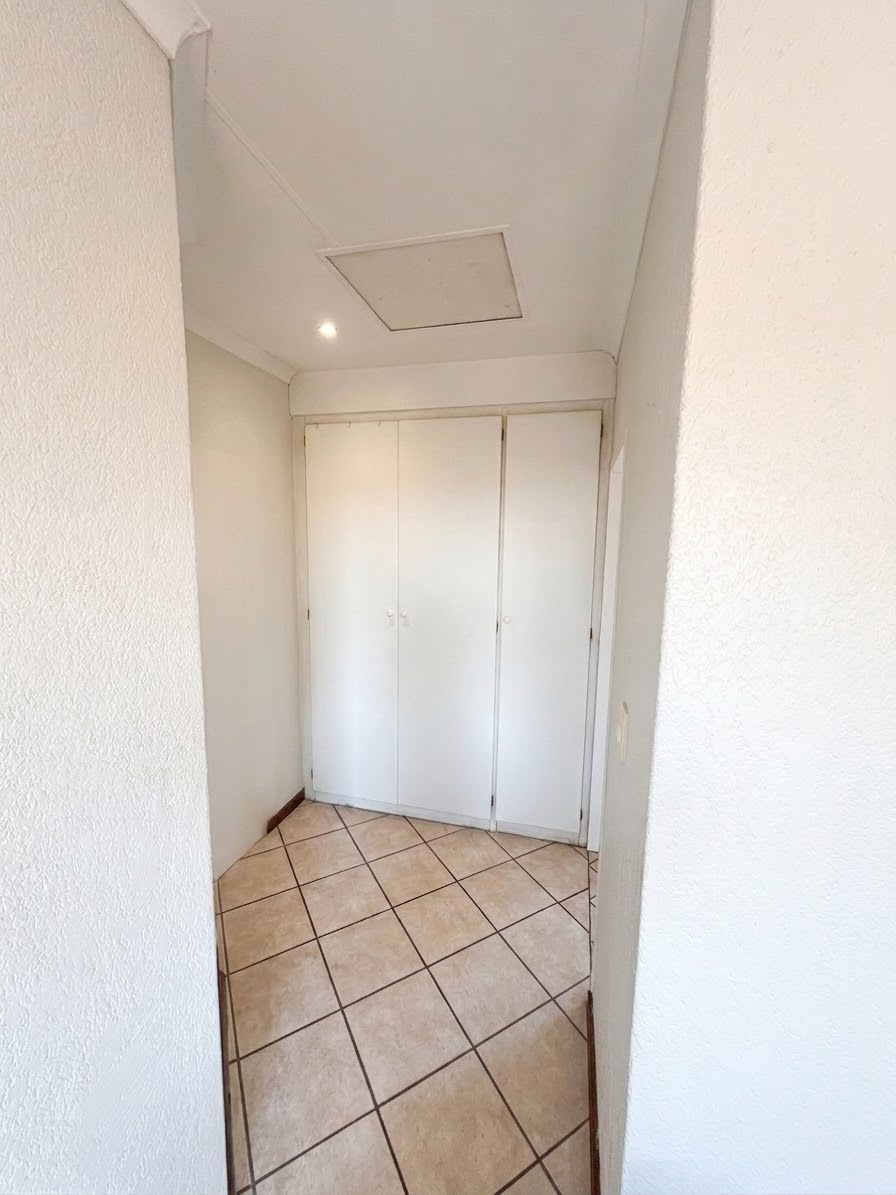 To Let 1 Bedroom Property for Rent in La Montagne Gauteng