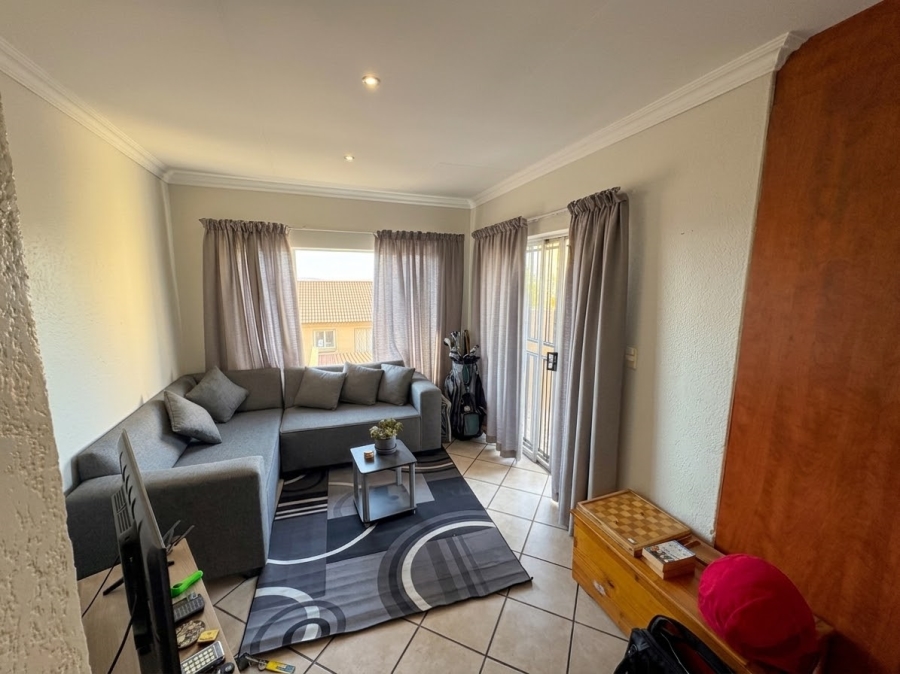 To Let 1 Bedroom Property for Rent in La Montagne Gauteng