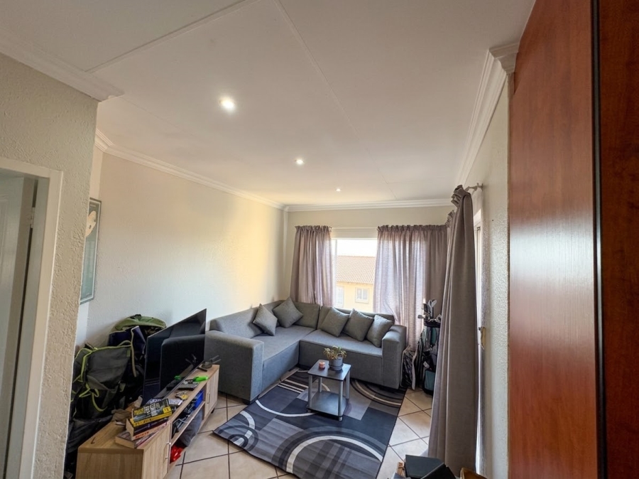 To Let 1 Bedroom Property for Rent in La Montagne Gauteng