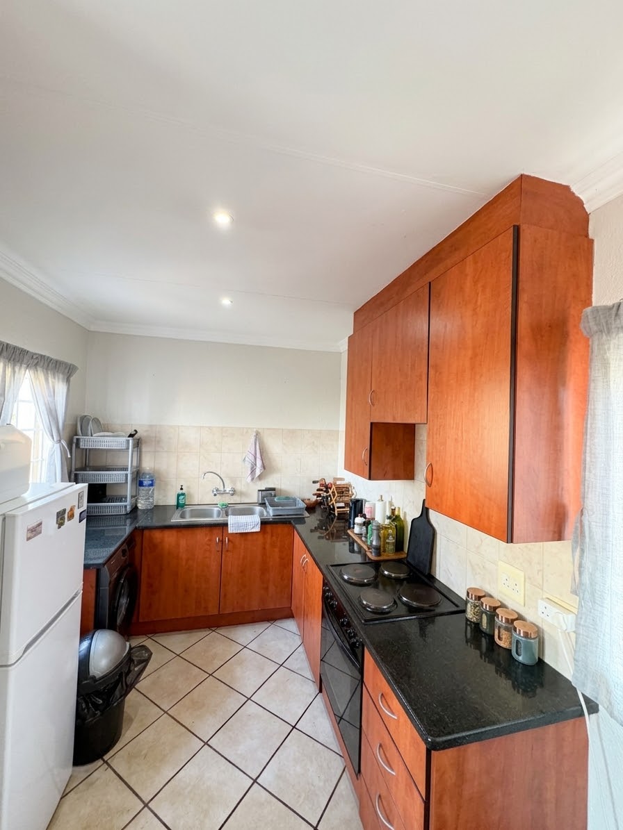 To Let 1 Bedroom Property for Rent in La Montagne Gauteng
