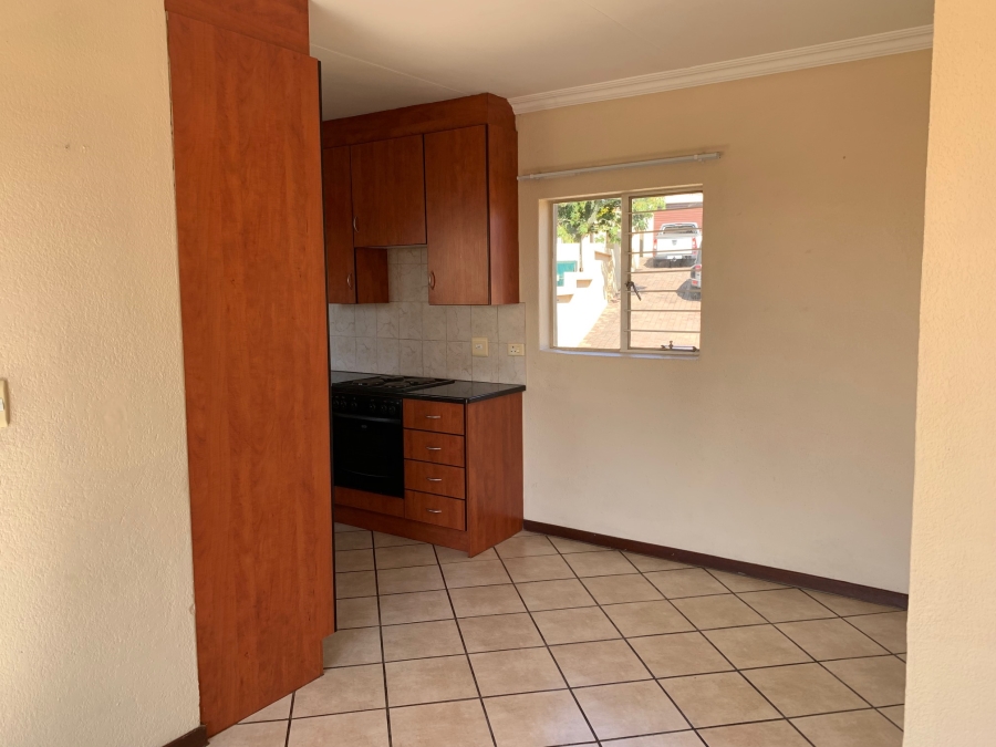 To Let 1 Bedroom Property for Rent in La Montagne Gauteng