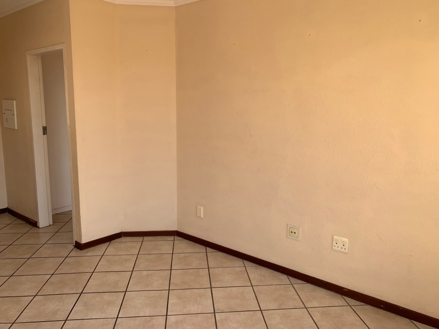 To Let 1 Bedroom Property for Rent in La Montagne Gauteng