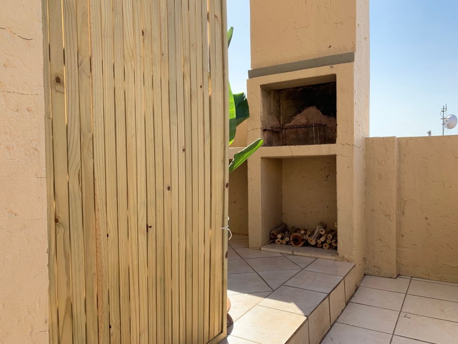 To Let 1 Bedroom Property for Rent in La Montagne Gauteng