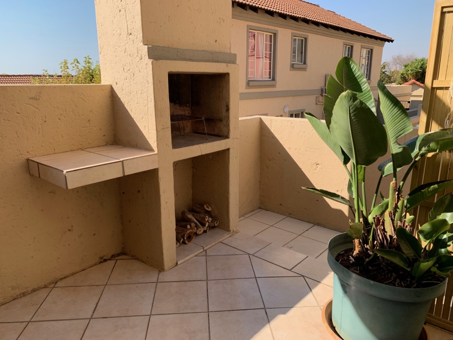 To Let 1 Bedroom Property for Rent in La Montagne Gauteng