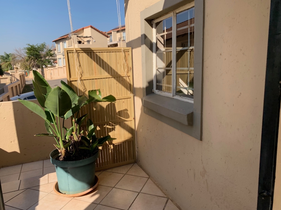 To Let 1 Bedroom Property for Rent in La Montagne Gauteng
