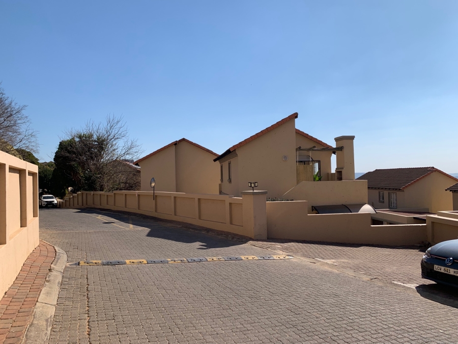 To Let 1 Bedroom Property for Rent in La Montagne Gauteng