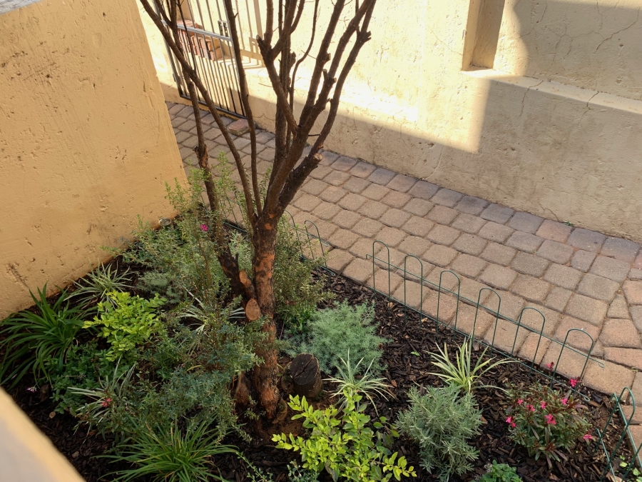 To Let 1 Bedroom Property for Rent in La Montagne Gauteng