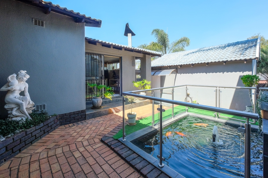 4 Bedroom Property for Sale in Roodekrans Gauteng