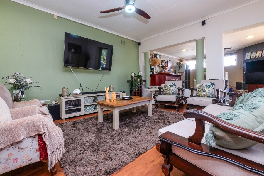4 Bedroom Property for Sale in Roodekrans Gauteng