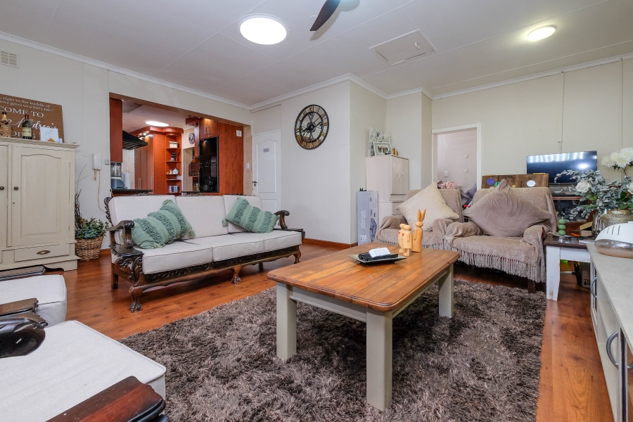 4 Bedroom Property for Sale in Roodekrans Gauteng