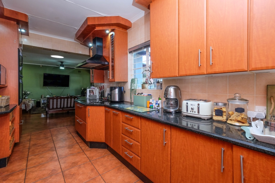 4 Bedroom Property for Sale in Roodekrans Gauteng