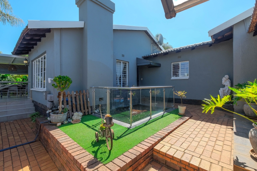 4 Bedroom Property for Sale in Roodekrans Gauteng