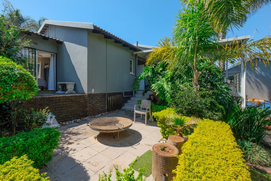 4 Bedroom Property for Sale in Roodekrans Gauteng