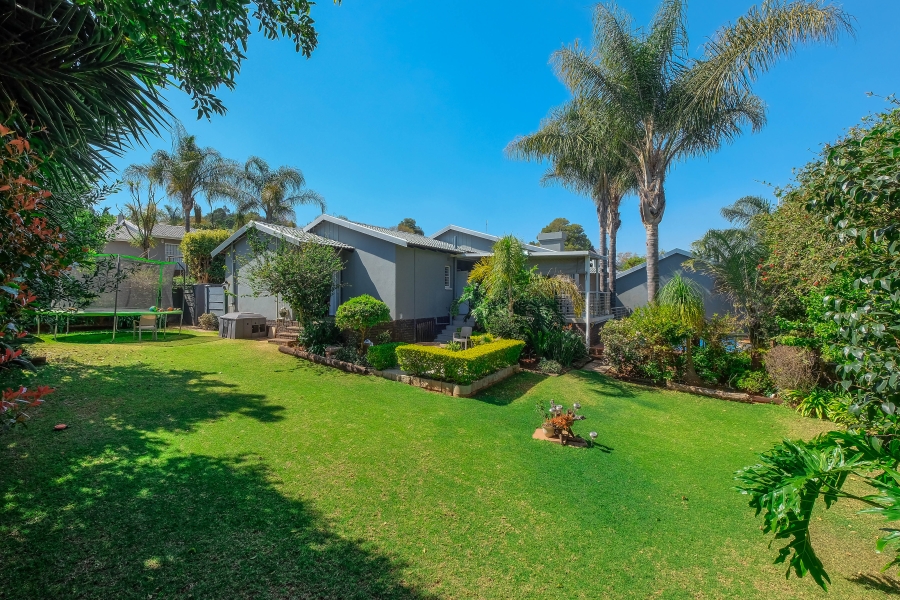 4 Bedroom Property for Sale in Roodekrans Gauteng