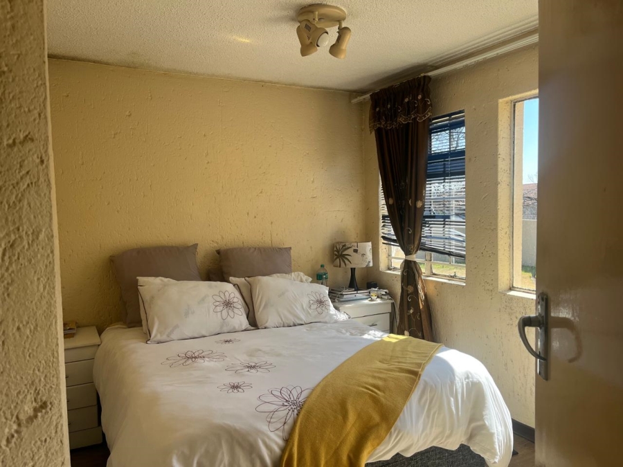 2 Bedroom Property for Sale in Vorna Valley Gauteng