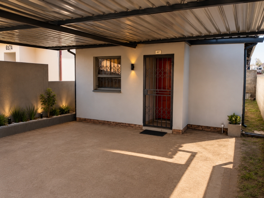2 Bedroom Property for Sale in Clayville Gauteng