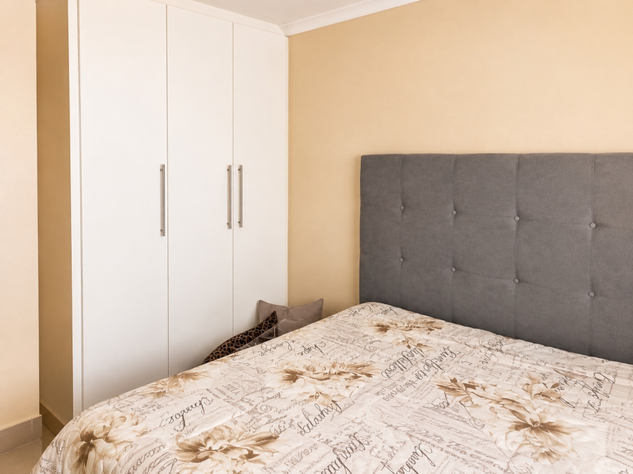 2 Bedroom Property for Sale in Clayville Gauteng