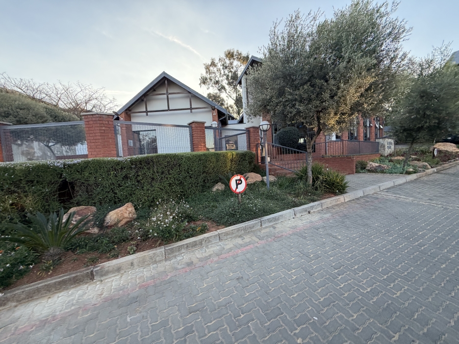 3 Bedroom Property for Sale in Oakdene Gauteng