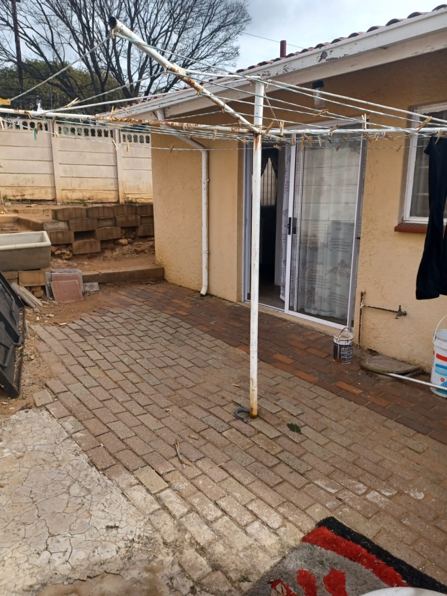 To Let 1 Bedroom Property for Rent in Breaunanda Gauteng