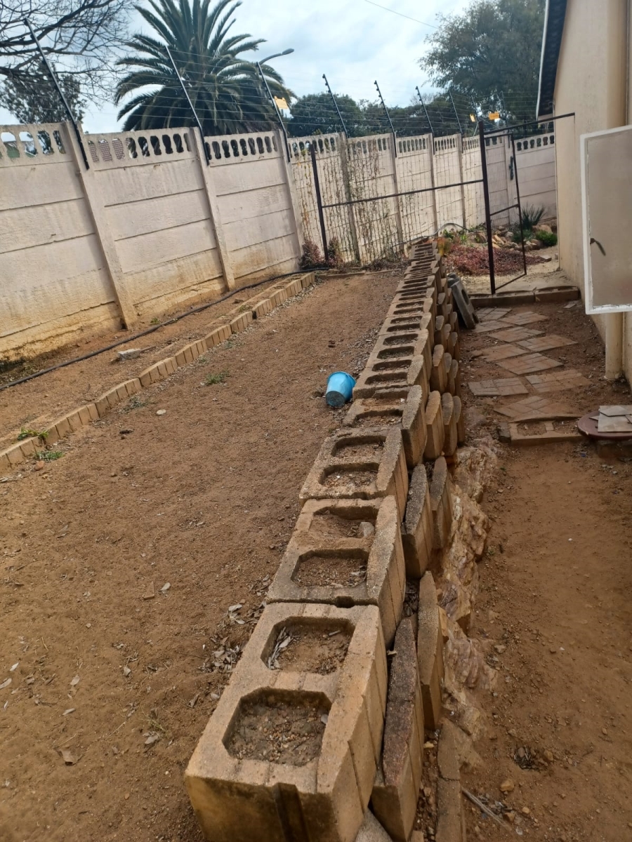To Let 1 Bedroom Property for Rent in Breaunanda Gauteng