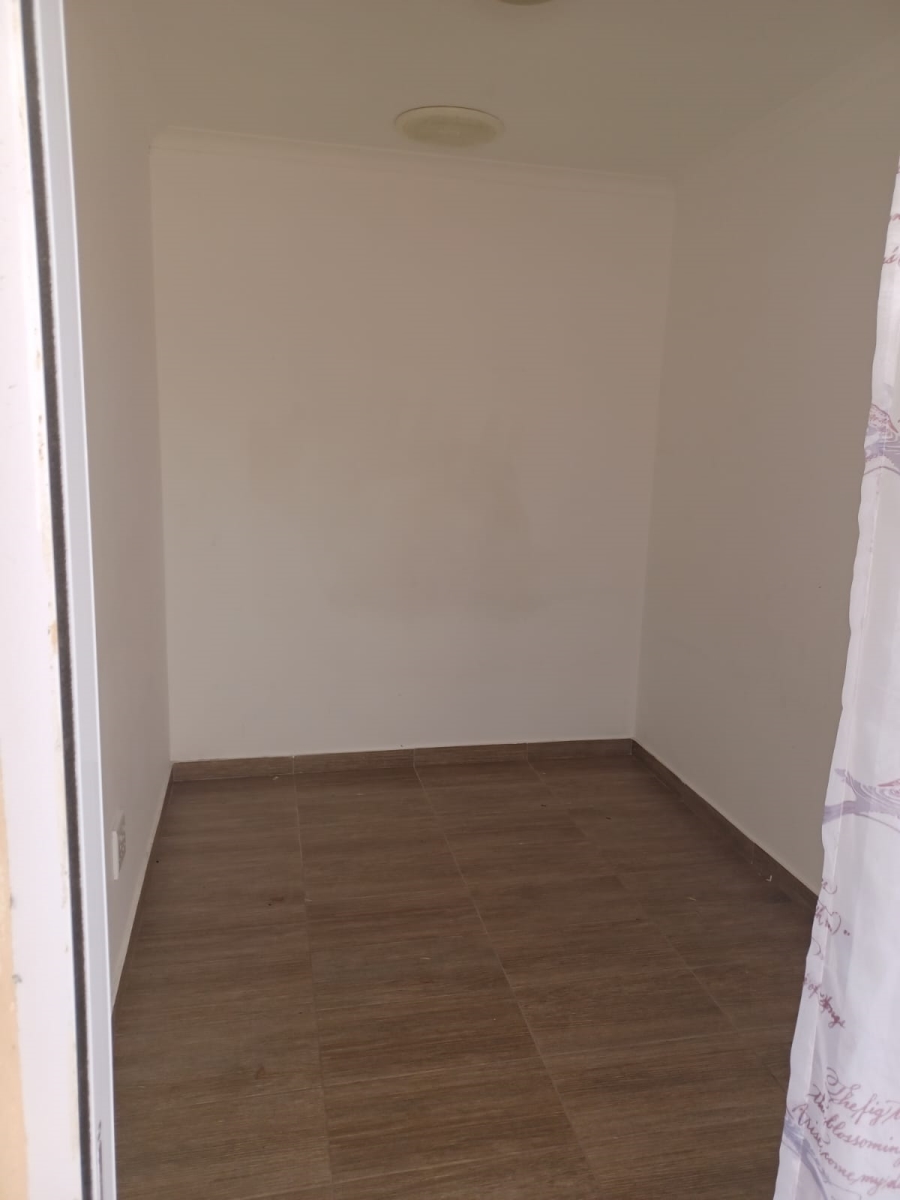 To Let 1 Bedroom Property for Rent in Breaunanda Gauteng