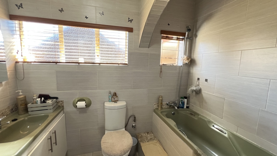 4 Bedroom Property for Sale in Krugersdorp West Gauteng