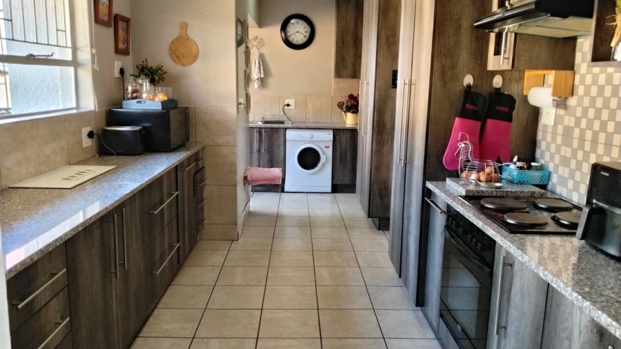 3 Bedroom Property for Sale in Rangeview Gauteng