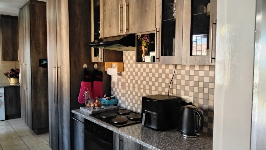3 Bedroom Property for Sale in Rangeview Gauteng