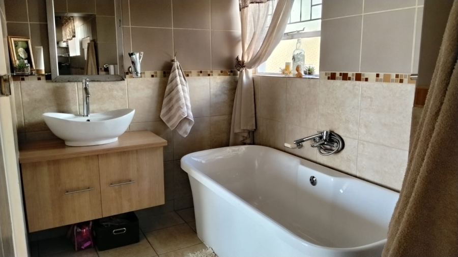 3 Bedroom Property for Sale in Rangeview Gauteng
