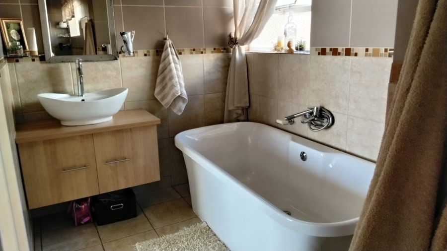 3 Bedroom Property for Sale in Rangeview Gauteng