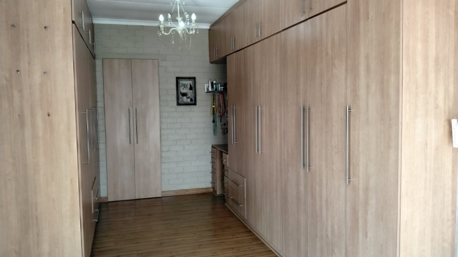 3 Bedroom Property for Sale in Rangeview Gauteng